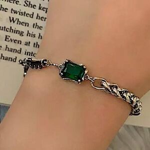 EMERALD GREEN STERLING SILVER BRACELET